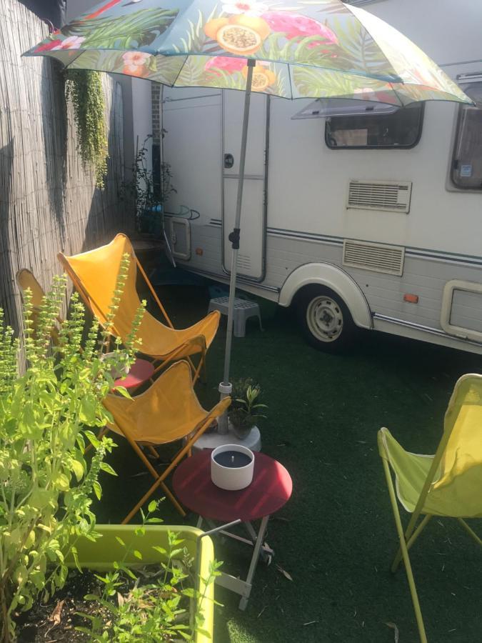 Gardencaravan Near Ghent In Green Area Kültér fotó