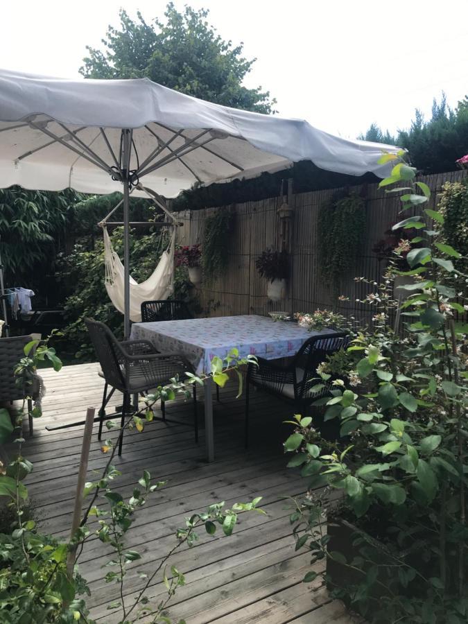 Gardencaravan Near Ghent In Green Area Kültér fotó
