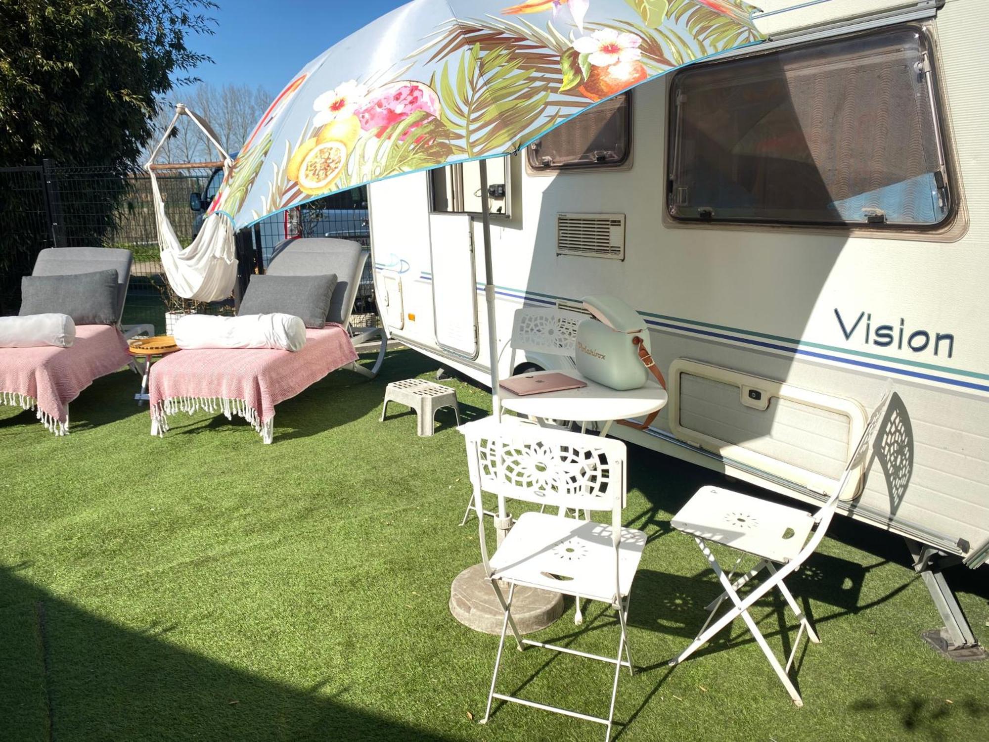 Gardencaravan Near Ghent In Green Area Kültér fotó